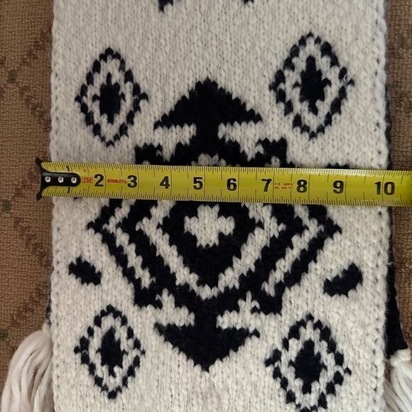 J.Crew reversible black and white heavy knit scarf w aztec pattern NWOT - Picture 5 of 7